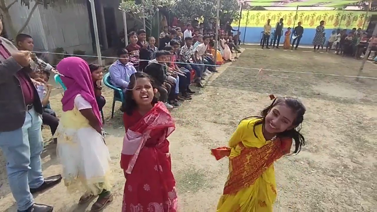 বালিকাদের বিস্কুট খেলা।রাজবাড়ী মডেল স্কুলে