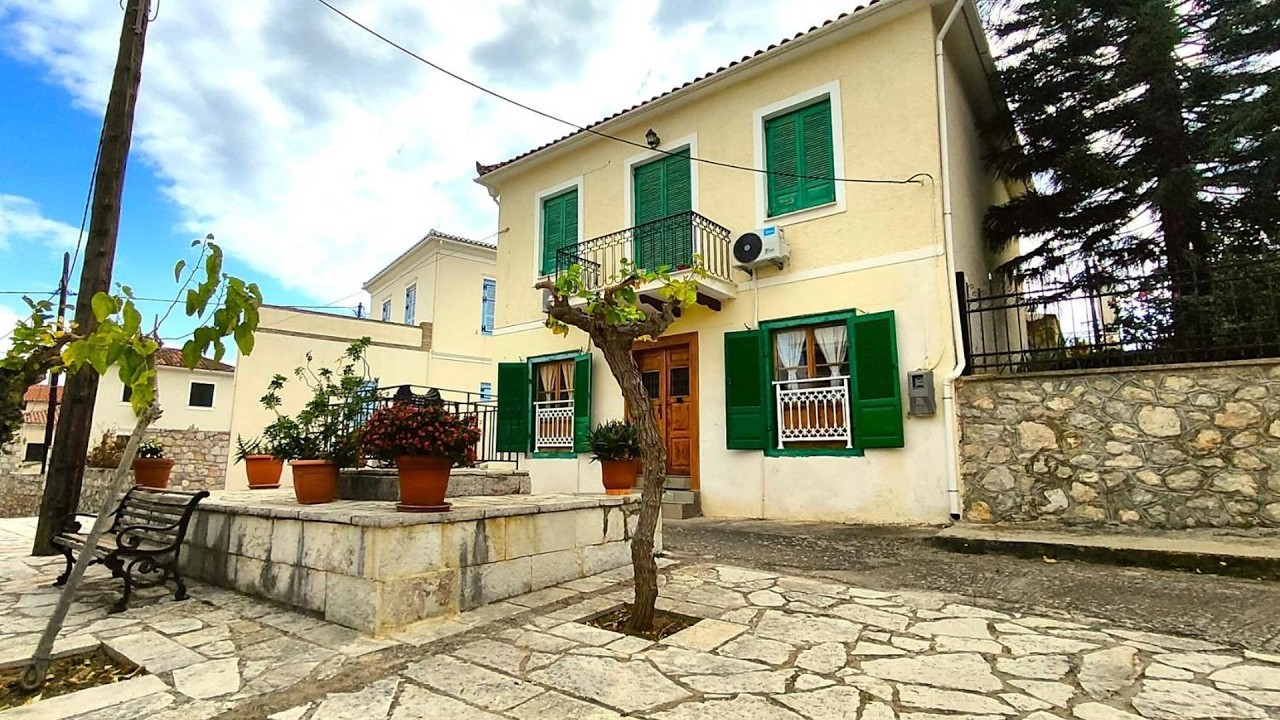 Galaxidi Traditional Villa | Galaxidhion, Greece | Hotel Review ⭐