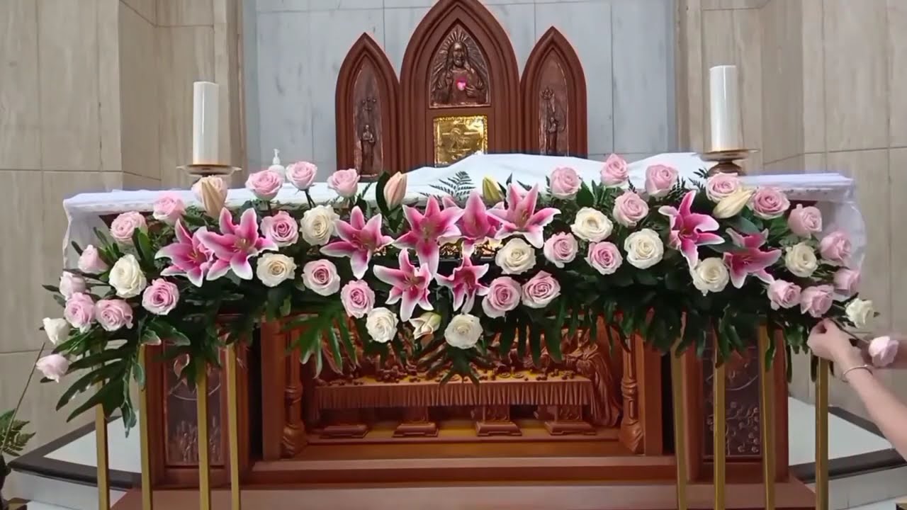eps.103 Rangkaian bunga pink memanjang depan Altar untuk wedding
