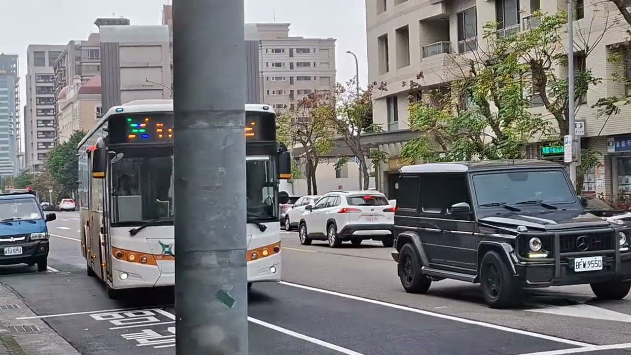 [公車貼的廣告有徐若瑄代言的老協珍] 首都客運民權幹線（原紅32）往臺北橋在中國電視公司進站和離站