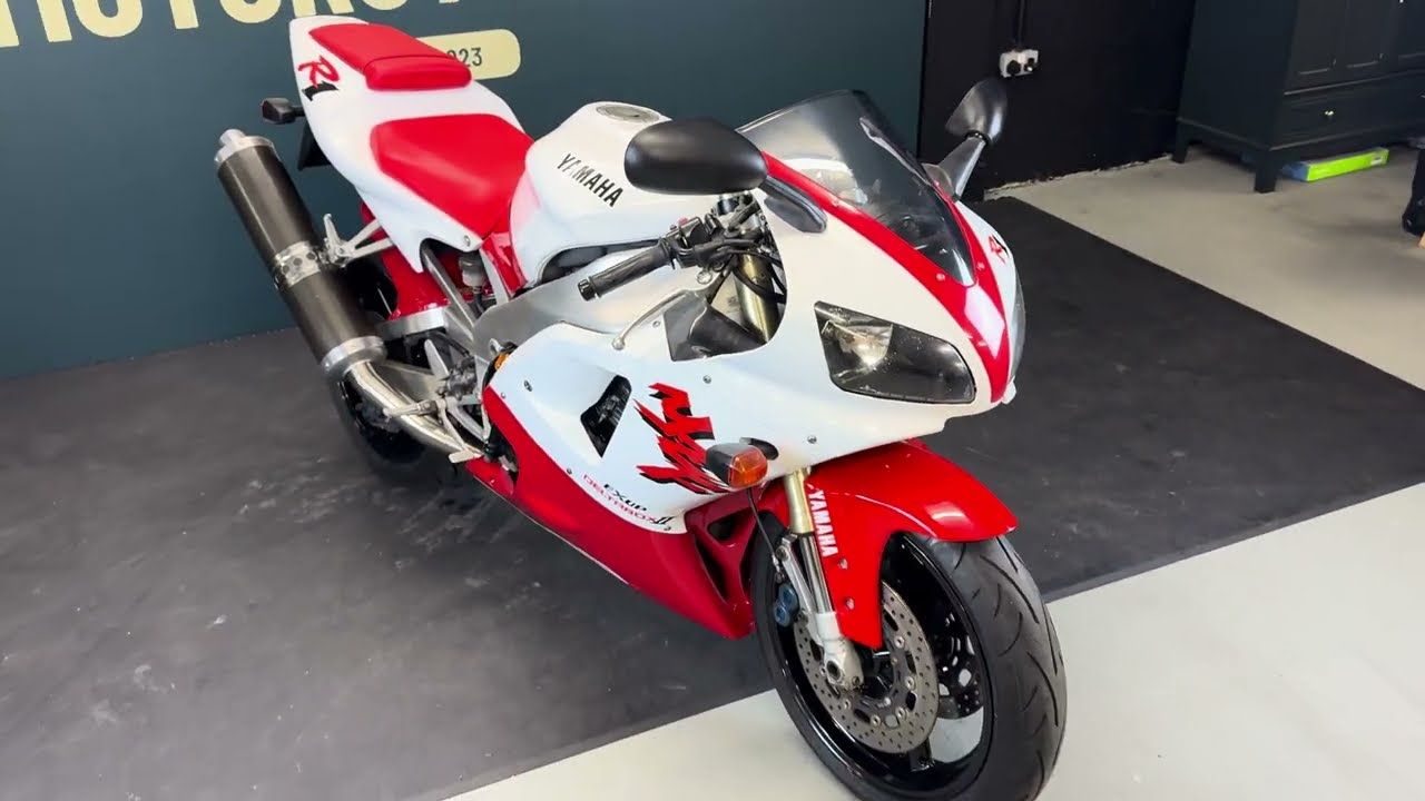 Yamaha R1 1998 Walk Around
