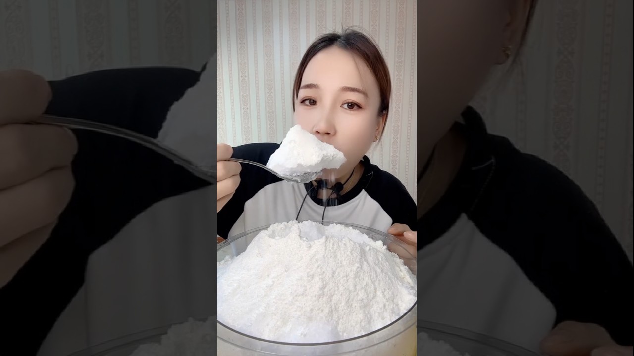 Qian's milk powder over white ice eating asmr🧊 #freezerfrost #frostbites #asmr #viralshorts