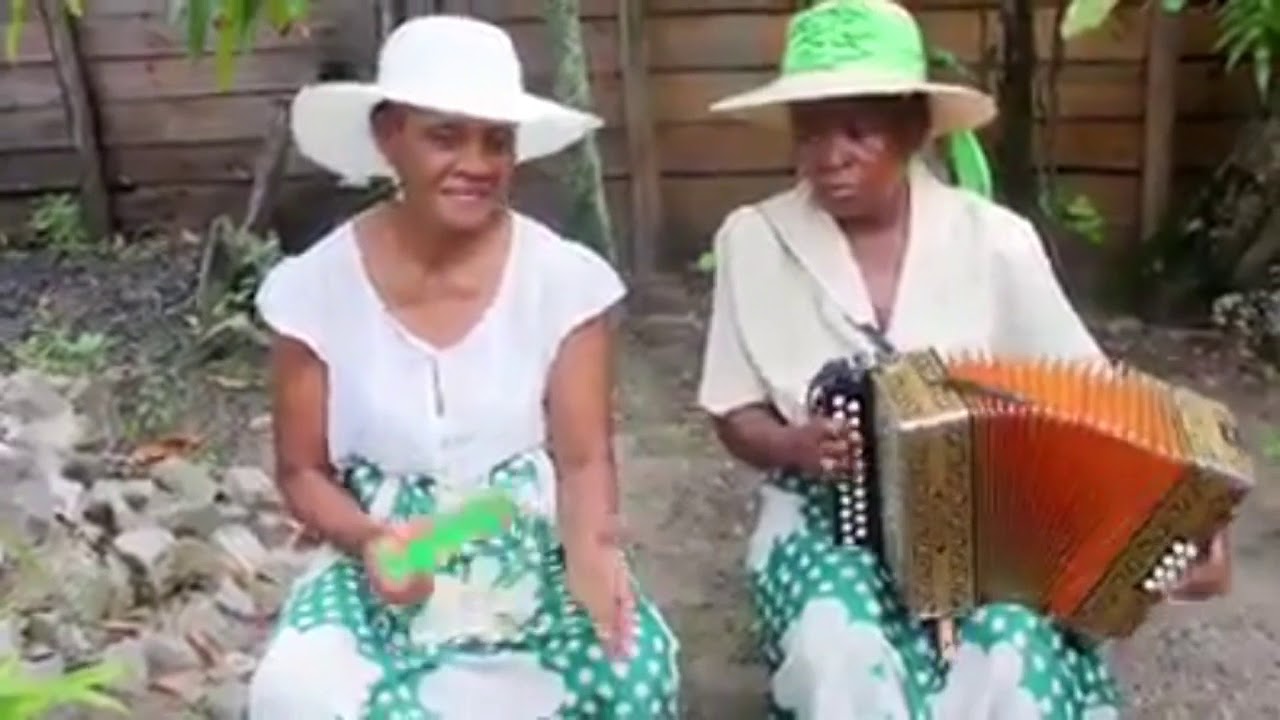 Vehivavy Malagasy mikanto groupe Sahy