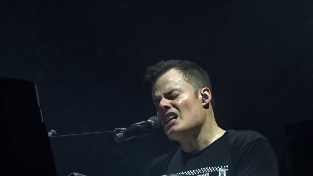 Marc Martel & One Vison of Queen - You take my breath away (Live in AFAS Live)
