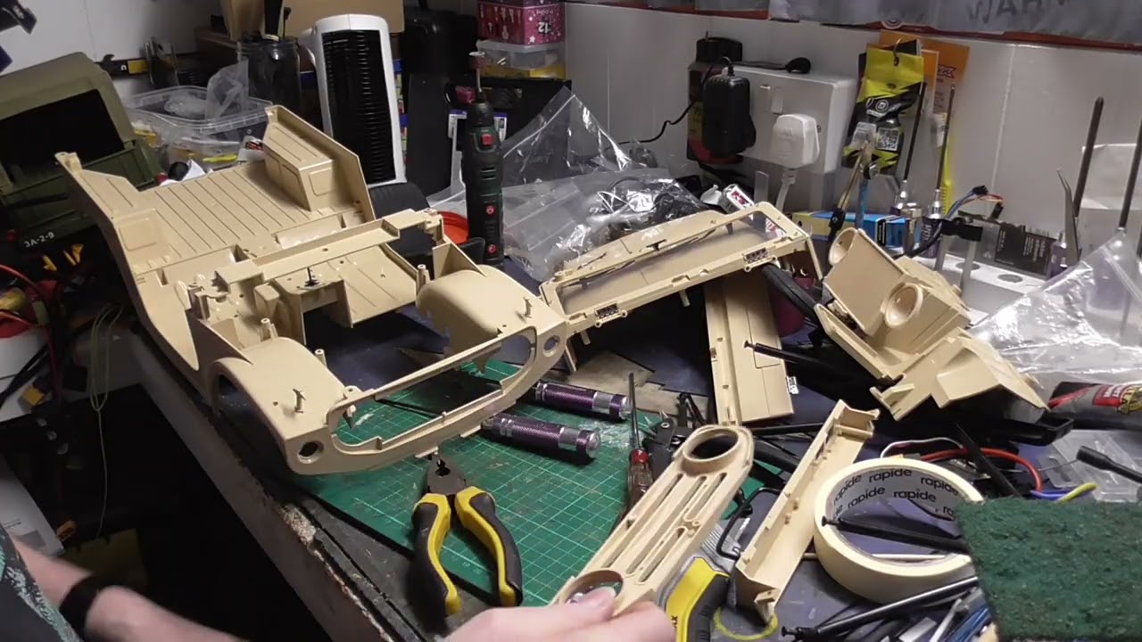 Модель Suzuki Jimny 1/6 от FMS — в стиле Джокера. Часть 1. #joker #tamiya