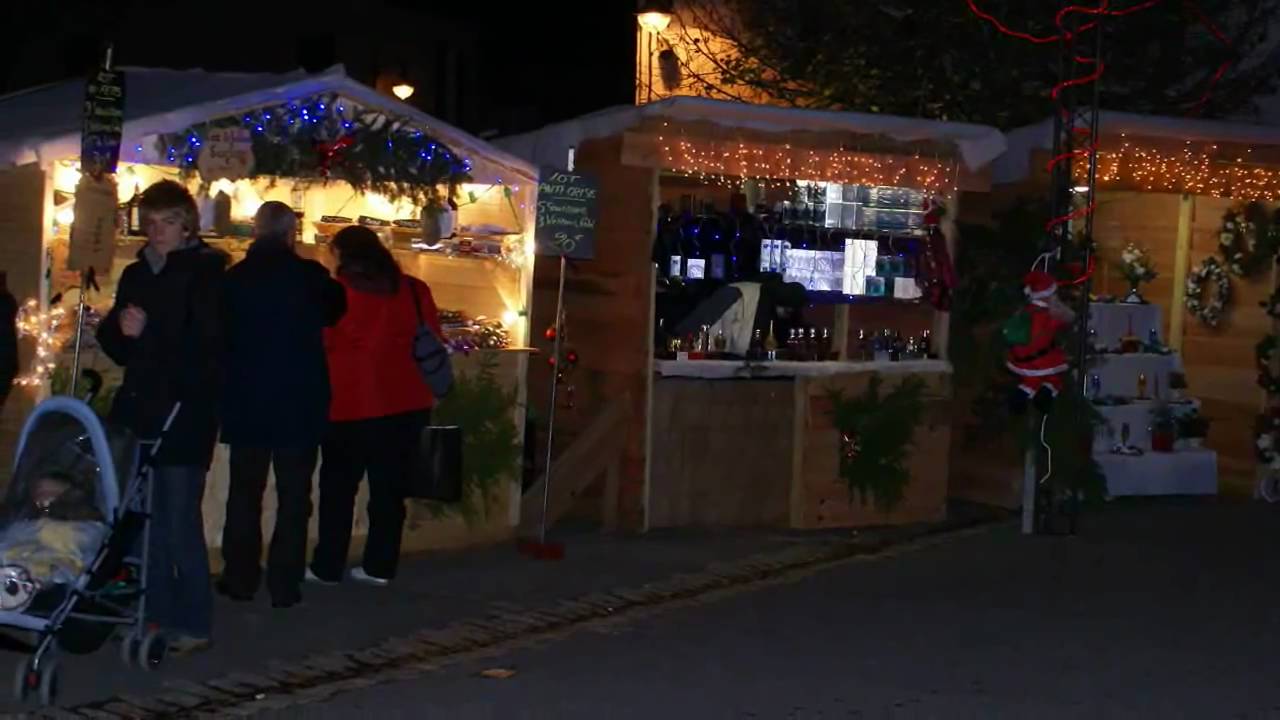 March&eacute; de Noel de cour&ccedil;on