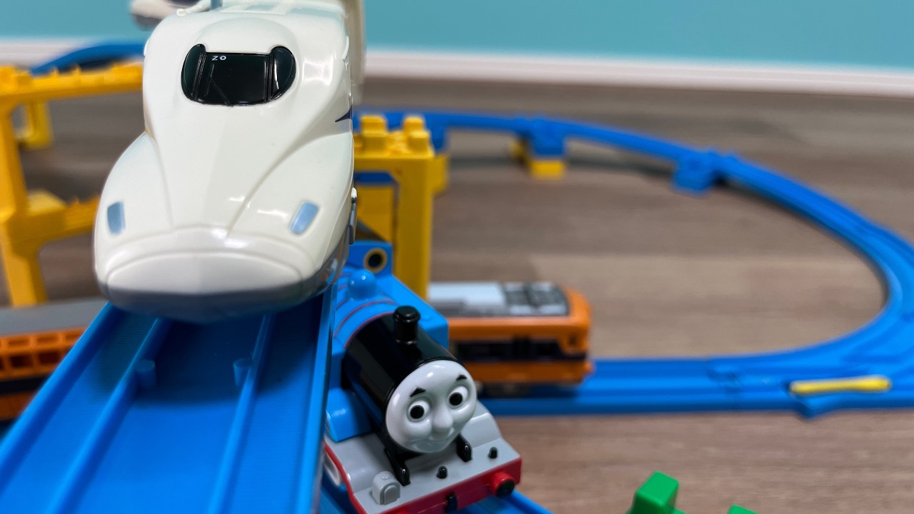 Plarail 3D Crossover Layout: Thomas Defeated the Shinkansen!