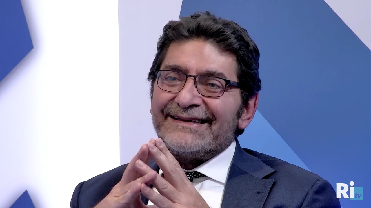 Plastiblow: Innovazione e Sostenibilità nell’Estrusione Soffiaggio | Intervista Esclusiva