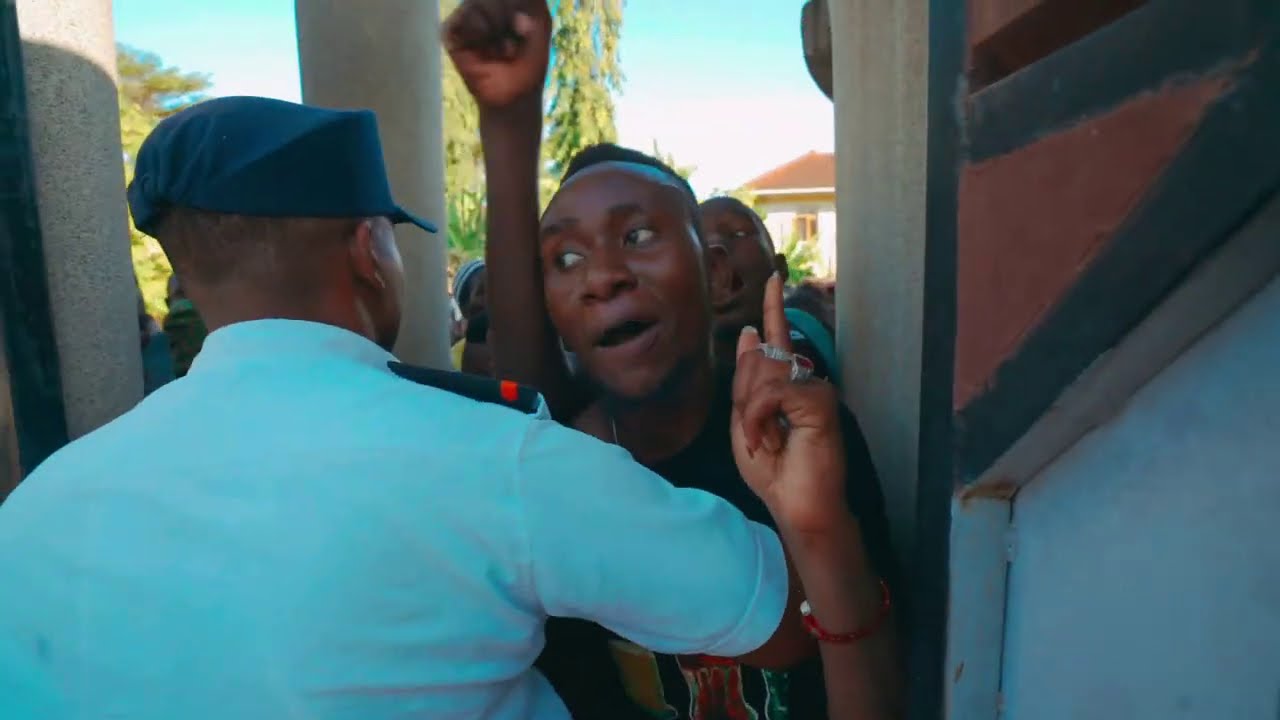 Diamond Platnumz Fans Surprises Showed Up At His House