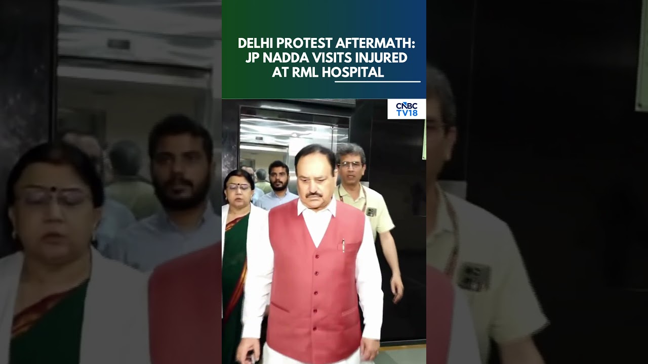 Health Minister JP Nadda Checks On Injured Delhi Protesters During Visit to RML Hospital | N18S