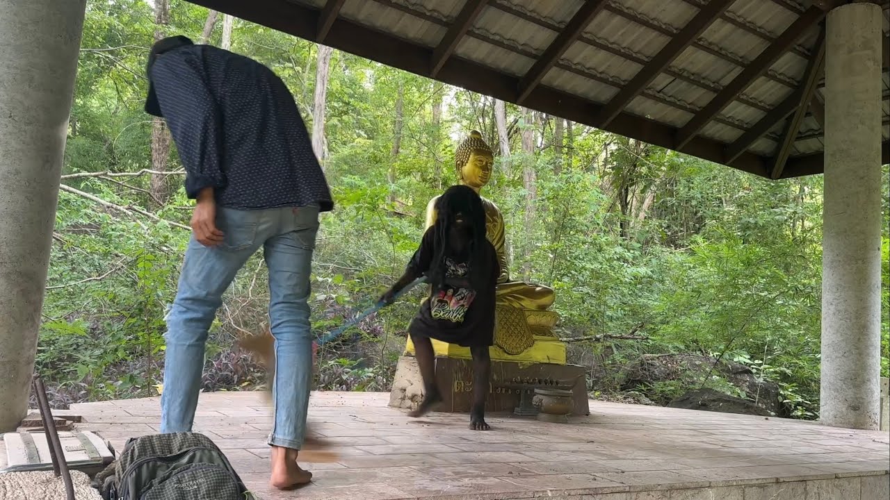 จับ”กอลัม”แต่งตัวไปทำความสะอาดวัด..กอลัม มันดื้อมาก??