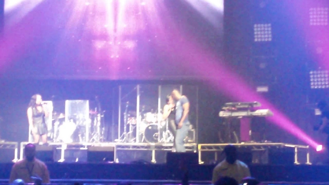 Changing faces perform 