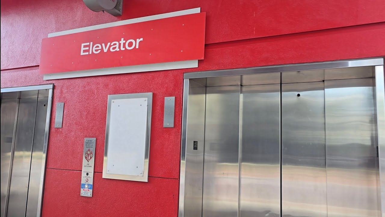 Kone hydraulic elevators @ SuperTarget SODO Shopping Center in Orlando (FL)