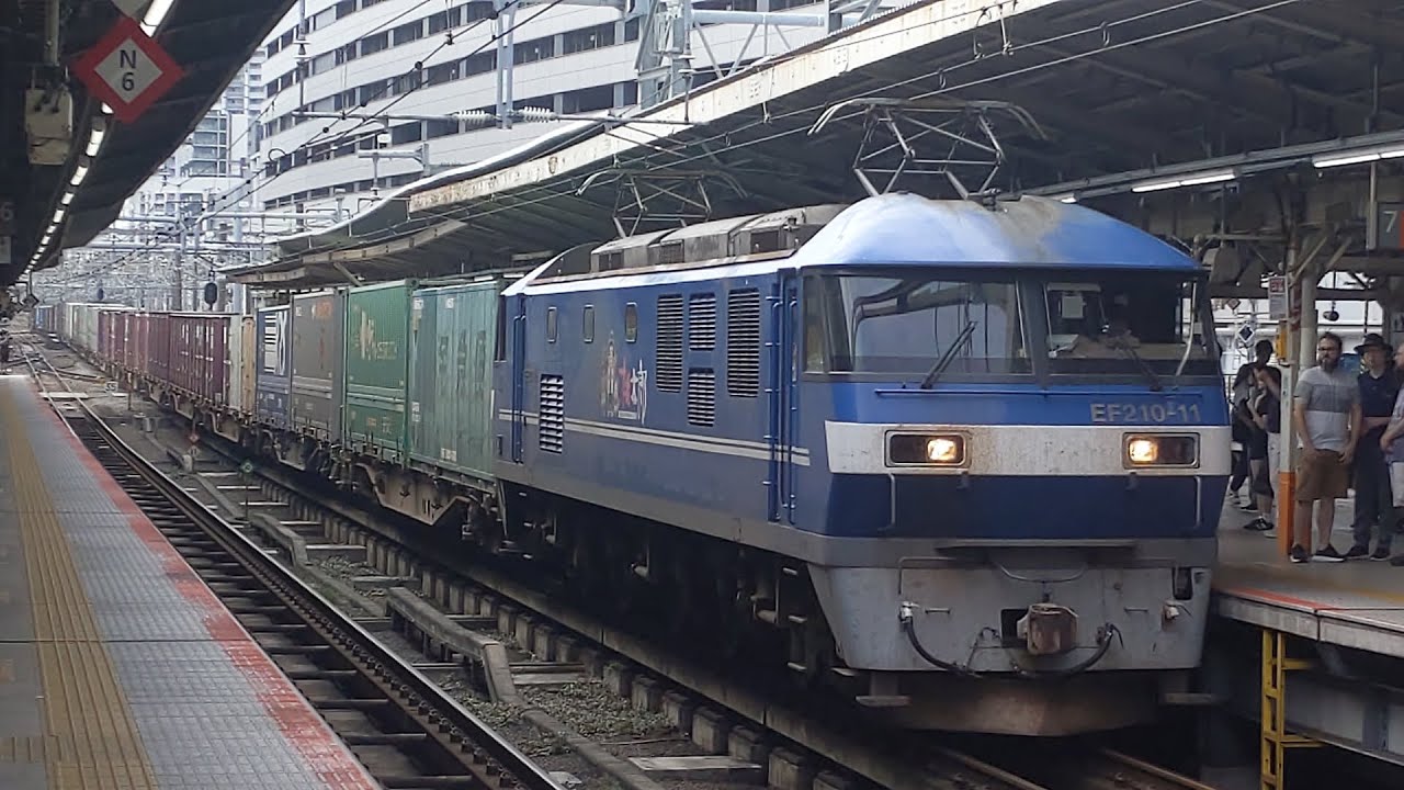 【神回！豪快な警笛を鳴らし横浜駅を高速通過！＆豪快なジョイント音！】JR貨物 EF210-11号機+コキ26B 新A114仕業[1052レ] 越谷タ行 横浜駅通過！[2025.09.15(月)]