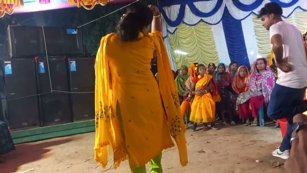 গান তো নয় যেন পুরাই আগুন।