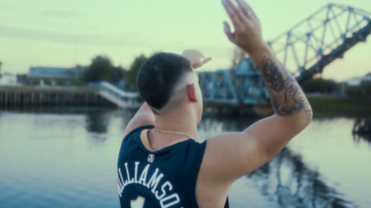 MESITA - KARAMELO (Video Oficial) | 5RRIENTE