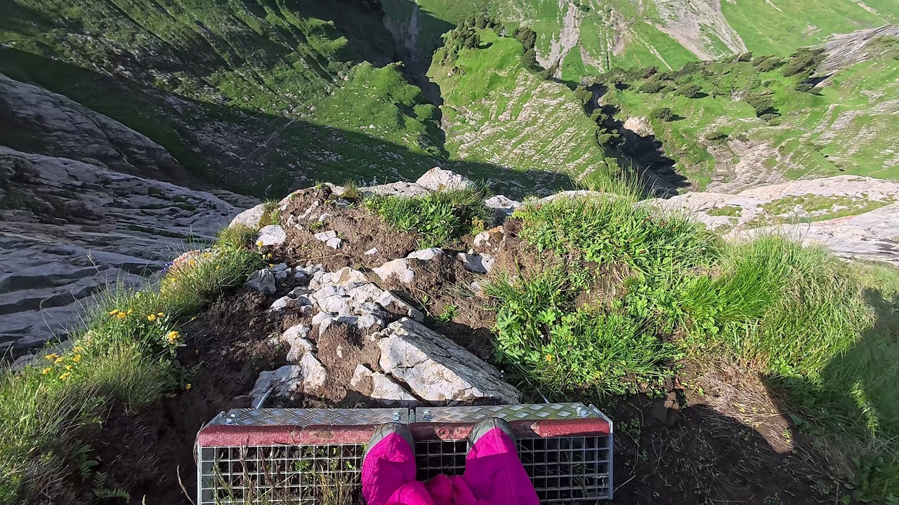 Flying the Crack Wingsuit BASE | Walenstadt, Switzerland | 4K Raw Footage