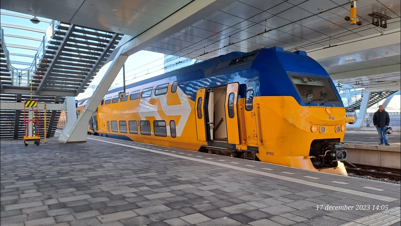 Treinrit Ede-Wageningen - Arnhem Centraal met de Flow VIRM - 17 december 2023