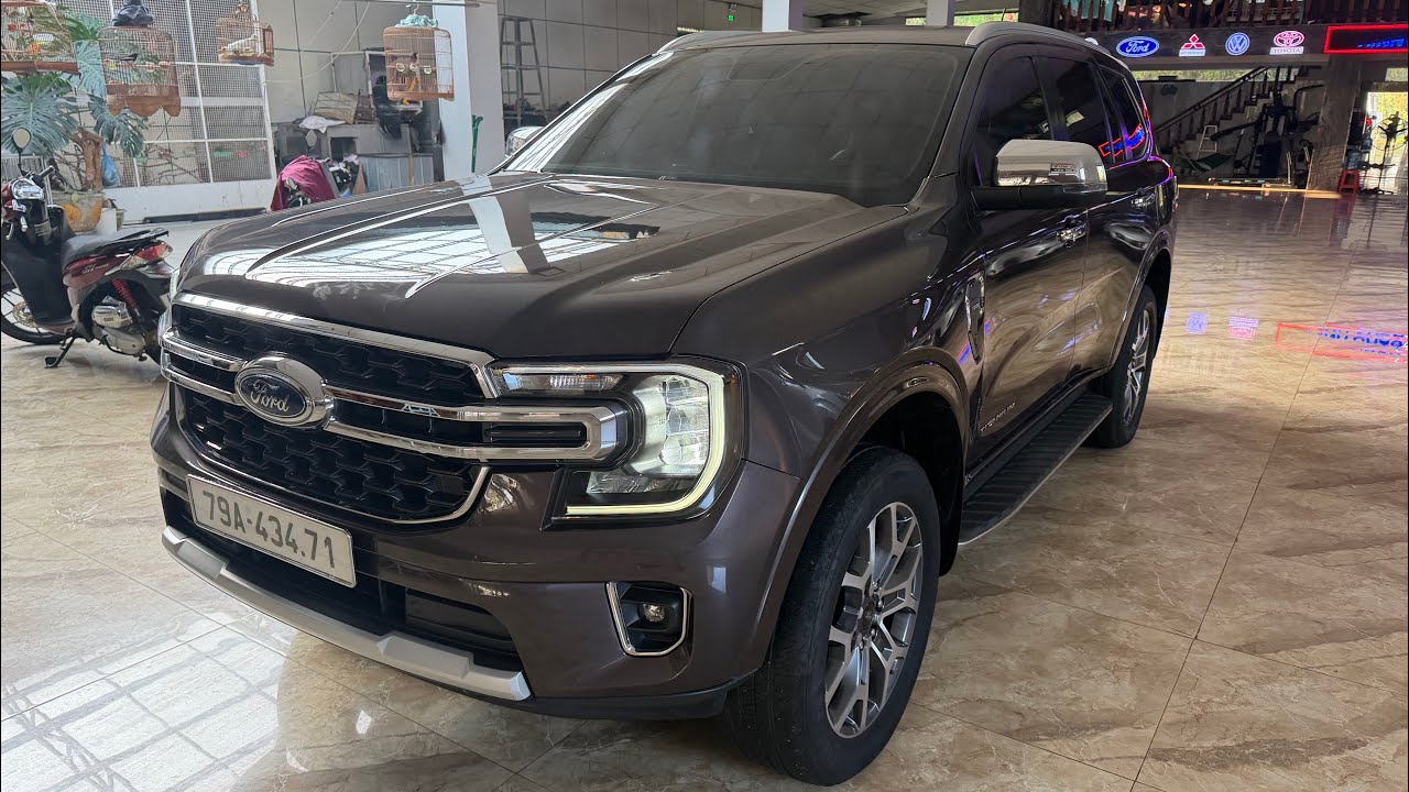Ford Everest Titanium 2022 model 2023 lướt 4vạn-1tỷ135tr