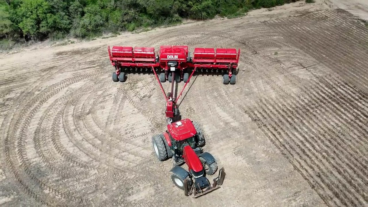 Dolbi presentó en Expoagro la nueva sembradora frontal plegable PF 3.200