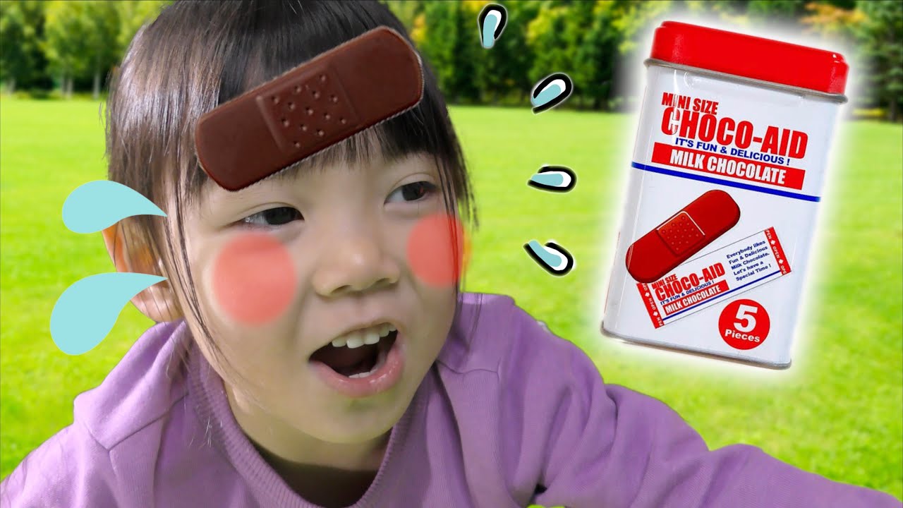 【手当ごっこ】公園でケガしちゃった！チョコの絆創膏を貼って〜！マナーを守って楽しく遊ぼう！教育