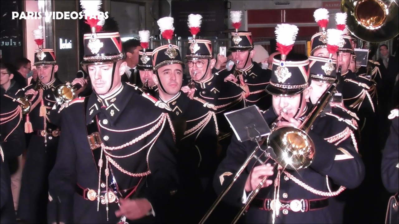 La Fanfare de la GARDE REPUBLICAINE inaugure le Noël du Faubourg Saint-Honoré 18 novembre 2021 Paris