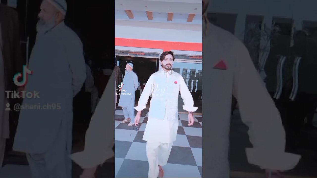 yar tery nu police v baliya chakn nu pherdi 😜