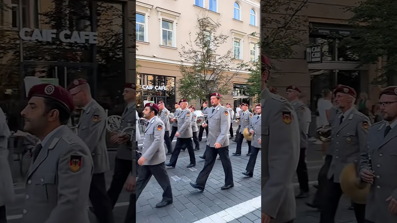 Heeresmusikkorps Koblenz marschiert durch Litauen 🦅🇩🇪🇱🇹#bundeswehr #milit&auml;r #soldaten #army