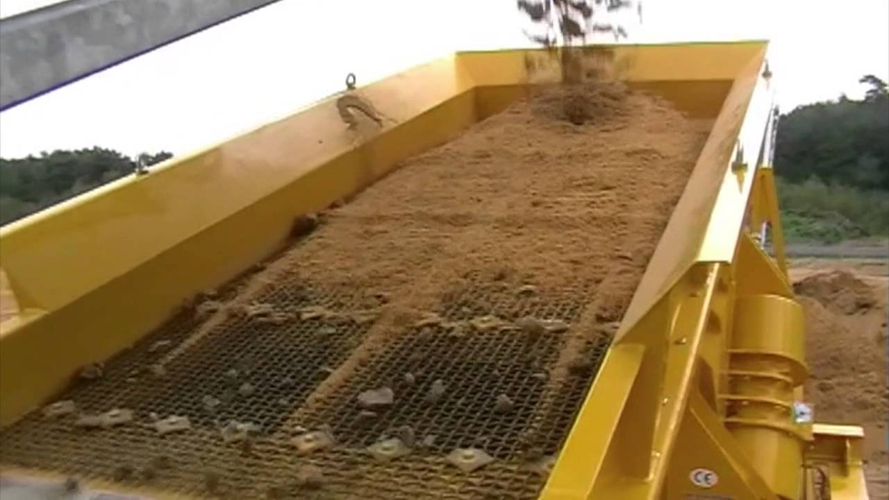 Kloeckner Siebmaschine  KS3012 Absieben von Sand 0-5 mm mit vorgeschaltetem Bunker