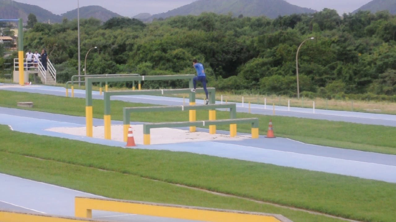 Pista de Obst&aacute;culos Pentatlo Militar - Recorde Brasileiro