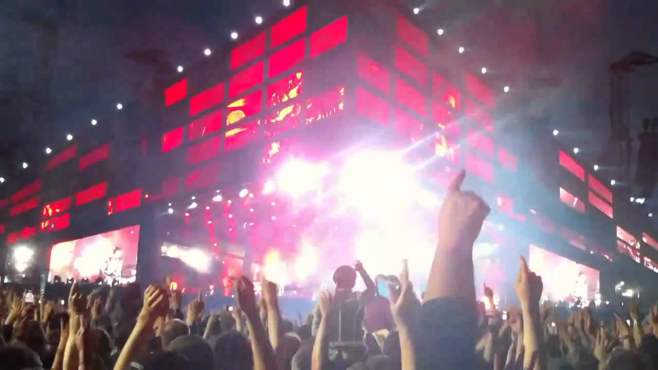 Muse - Uprising & Super Massive Blackhole - Jay.MOV
