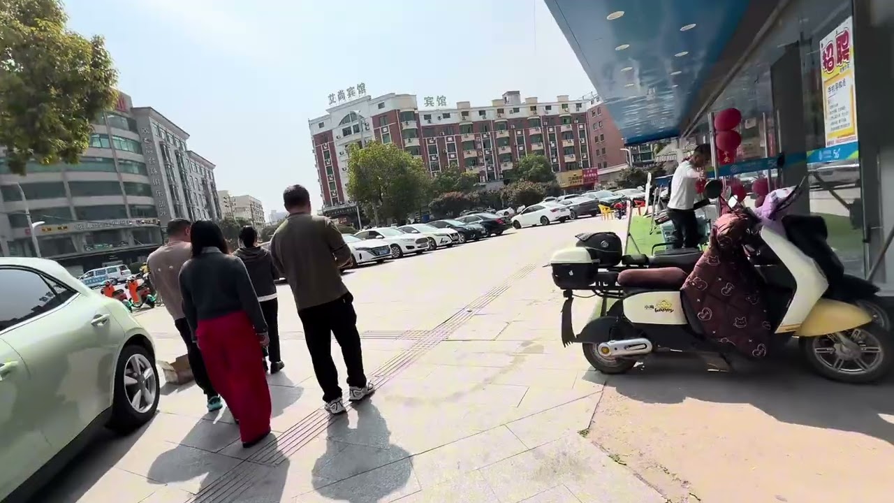 第一次直观感受到浙江的富裕，金华的一个小镇，比许多县城都要发达
