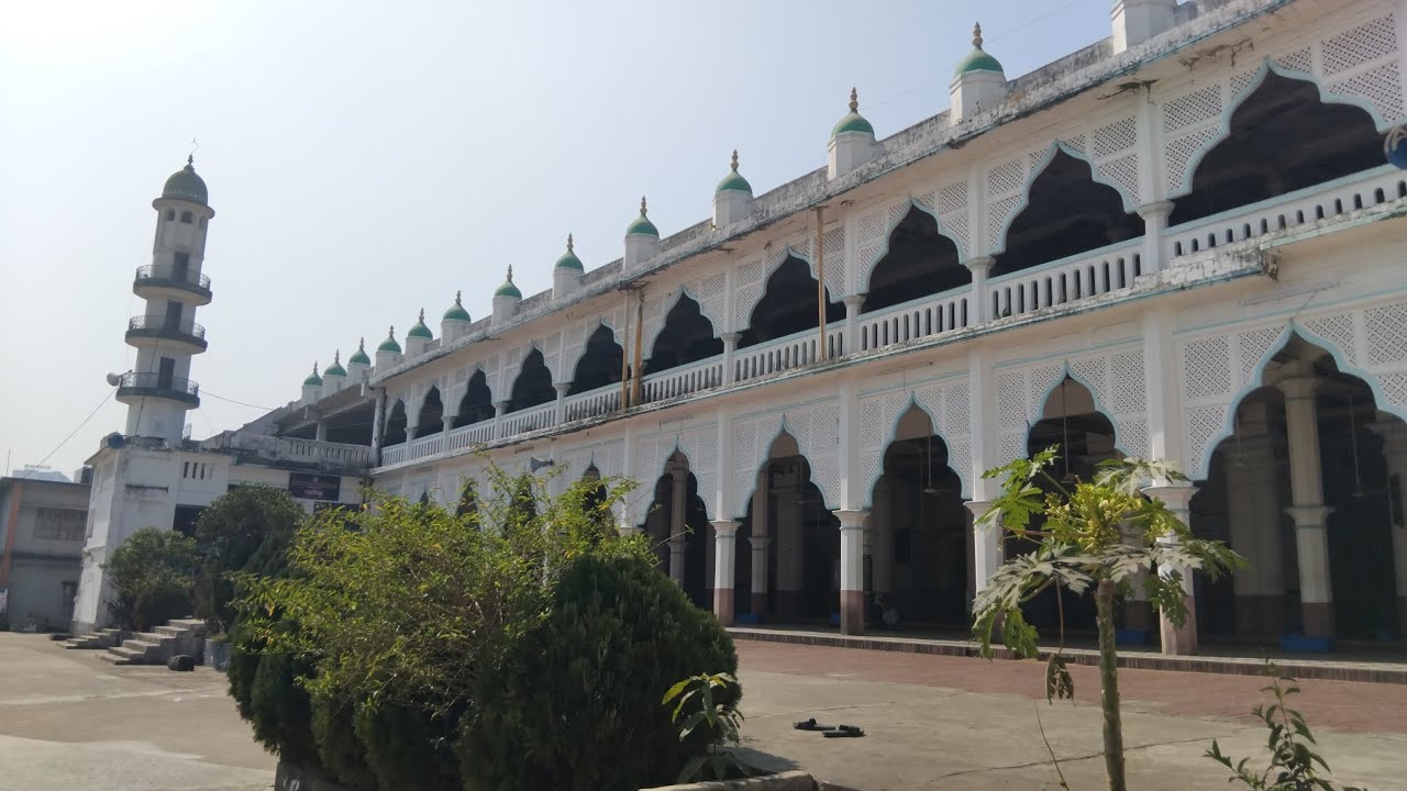 ৩৫০ বছরের পুরনো চট্টগ্রাম শাহী মসজিদ 