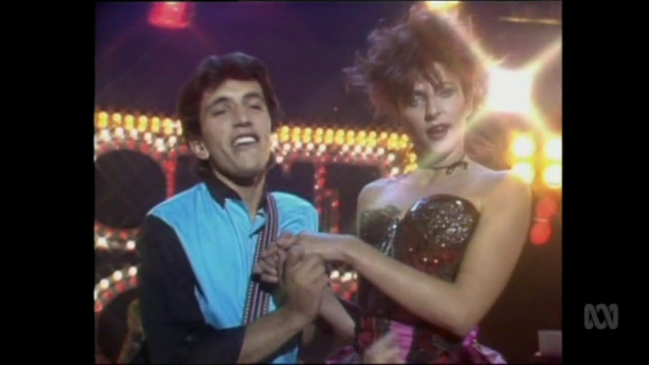 Jo Kennedy  - Body And Soul -  Starstruck Movie -  Live ON Countdown [HD]