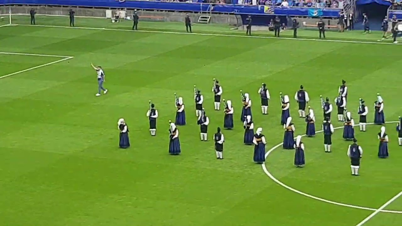 Real Oviedo 1 Español 0 : Himnos Asturias - Volveremos de Melendi y del Real Oviedo