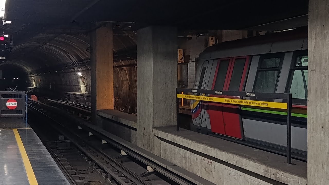 MCCS: Tren Alstom Metrópolis serie 9 ingresando y saliendo de la estación Capuchinos L2 🟢#viralvideo
