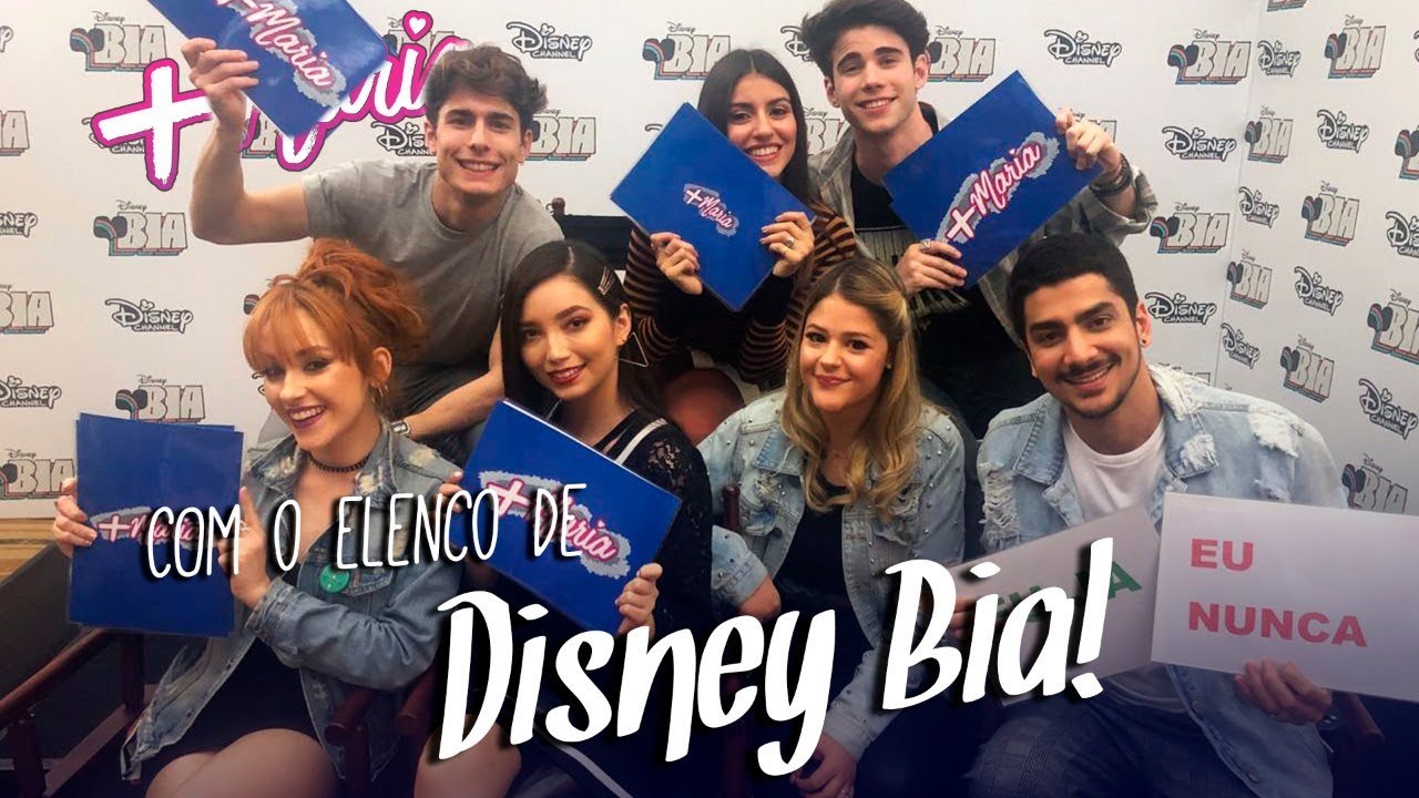 Com o elenco de Disney Bia!