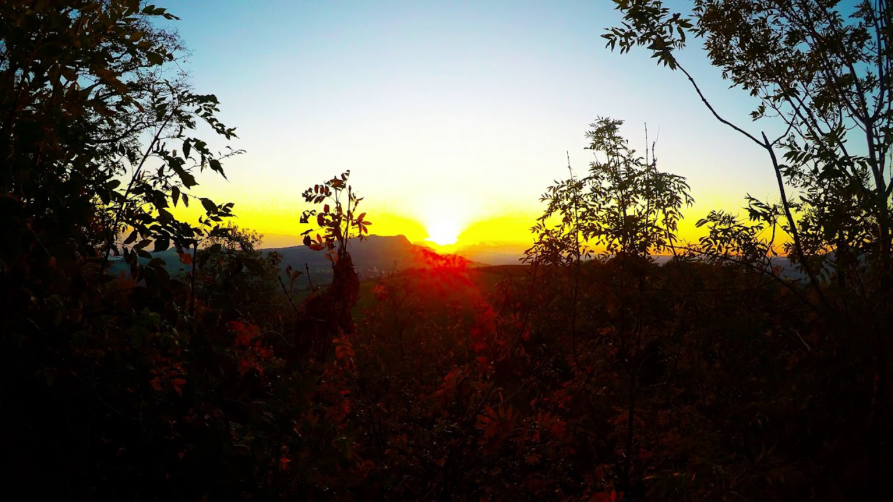 M&auml;gdeberg im hegau mit sonnenuntergang