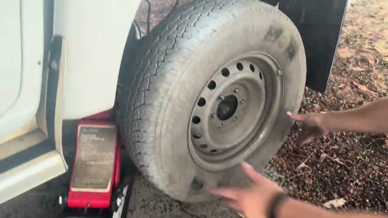 Change a Flat Tyre on an Isuzu D-Max
