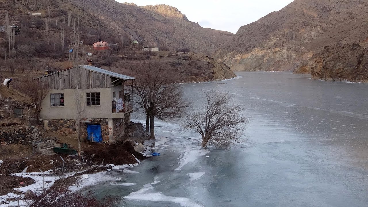 Dünyanın en hızlı akan nehri Çoruh, dondu