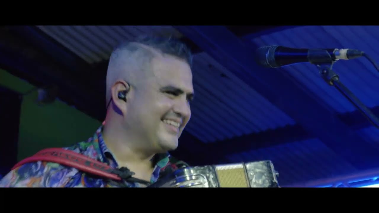 JHONATHAN CHAVEZ - SIN COMPROMISO DE NADA (EN VIVO)