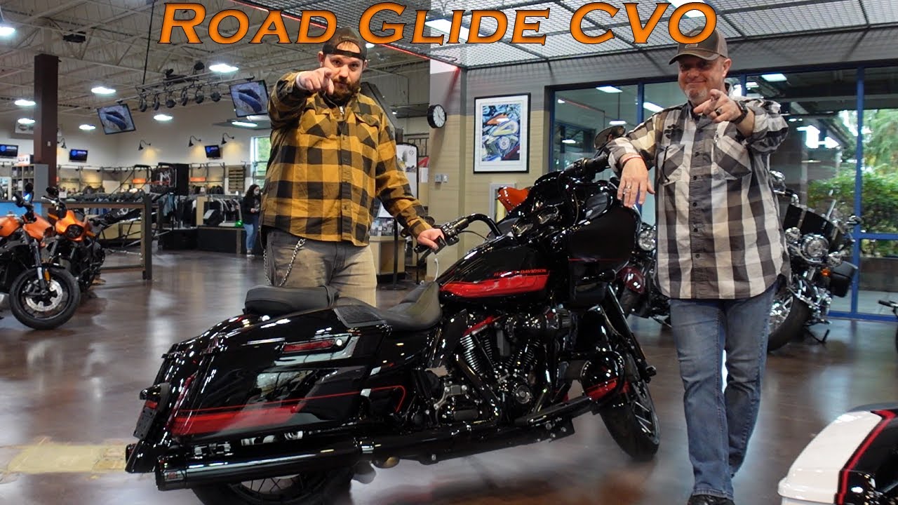 2021 HARLEY DAVIDSON ROAD GLIDE CVO - BLACK HOLE WITH GRAPHICS - 117CI - 21IN FRONT WHEEL