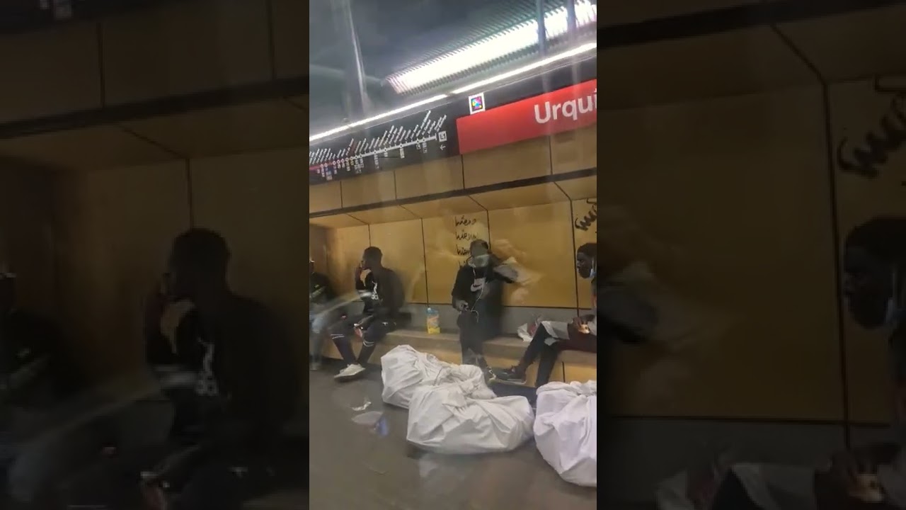 TOP MANTA en el metro de Barcelona (Spain 2022)