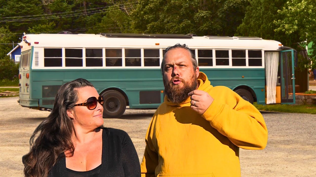 🚌 ROADTRIP en SCHOOL BUS AMERICAIN le long des Fjords du QUEBEC 🚌