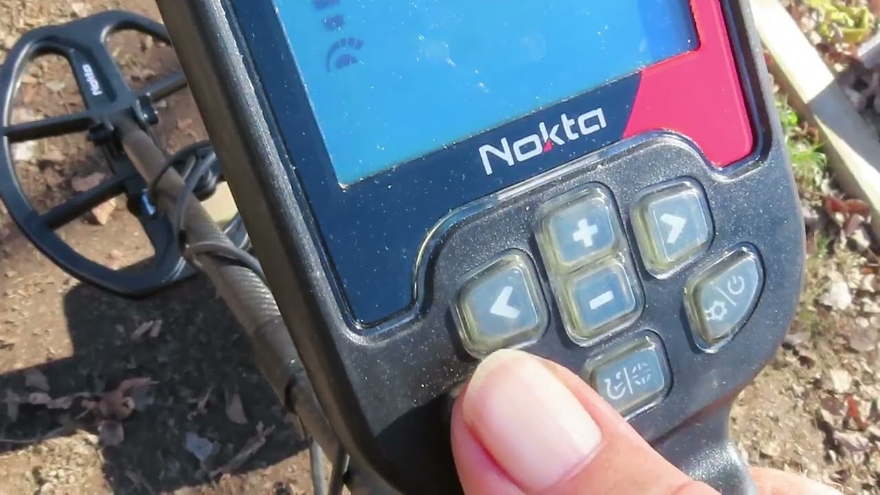 Сравнение результатов Minelab Manticore и Nokta Triple Score при поиске нежелательного мусора с и...