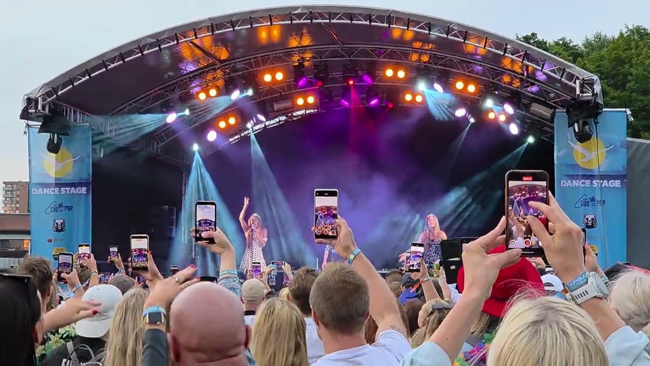Las Ketchup - The Ketchup Song @Tapiola Festival