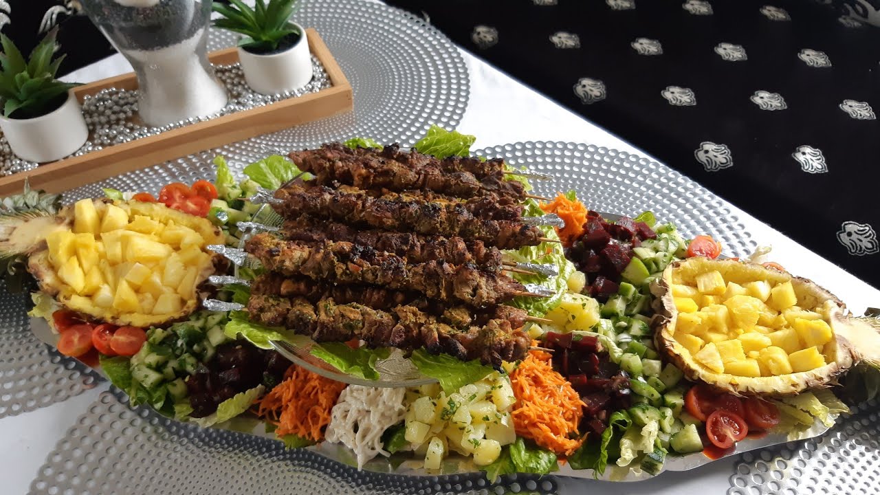 brochette d'agneau mariné à la marocaineقطبان اللحم المشوي بتتبيلةرائعة مرافق مع سلطة