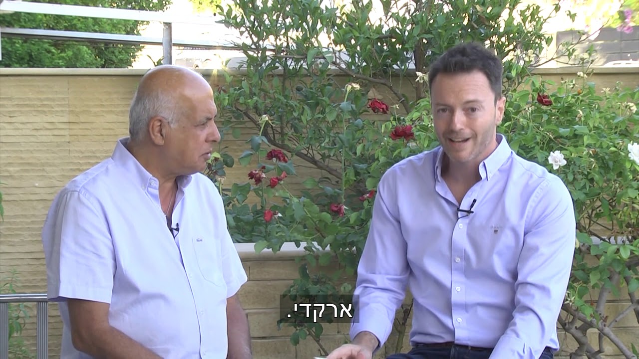 סערה בממלכה פרק 34   שכנר מארח את אבי לוזון