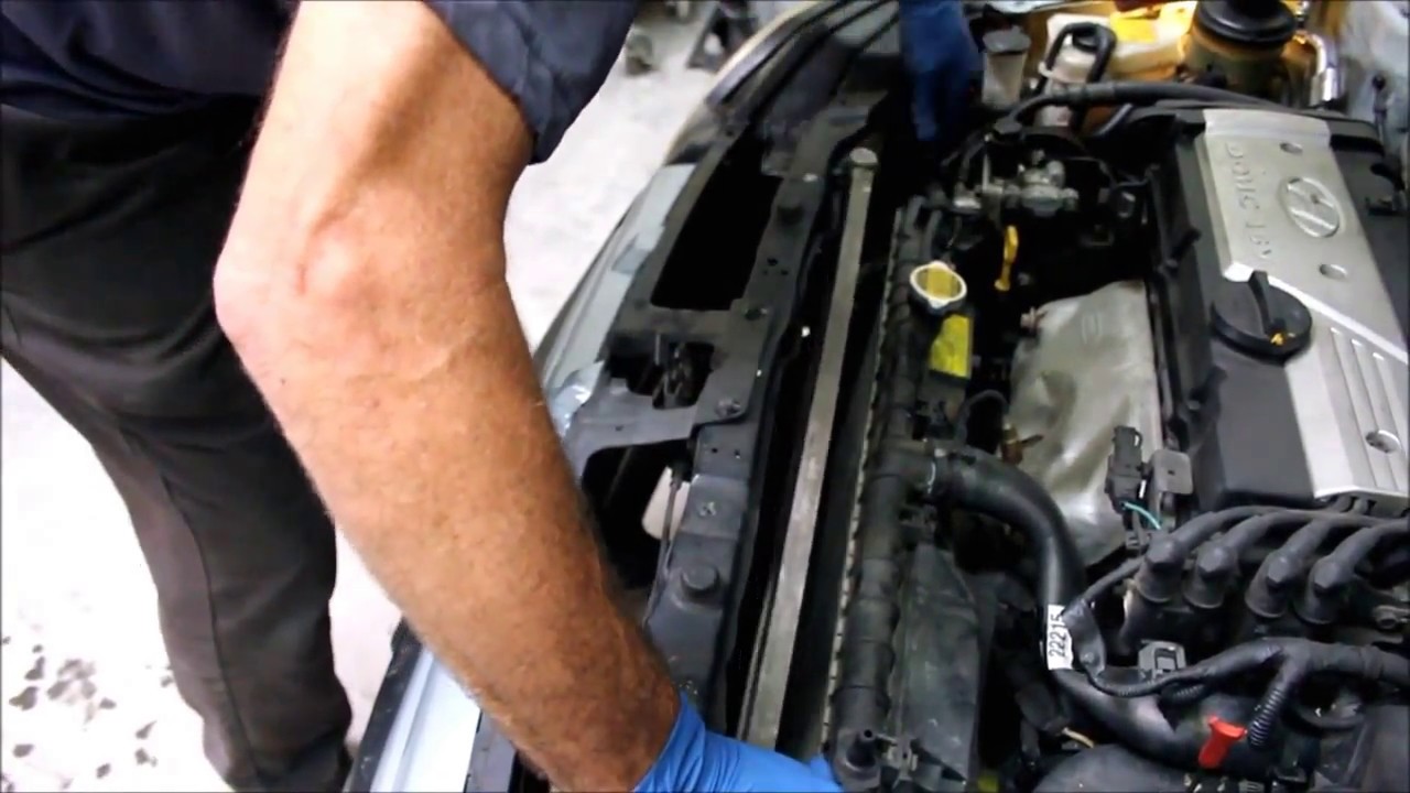 Замена протекающего конденсатора кондиционера - Hyundai Accent
