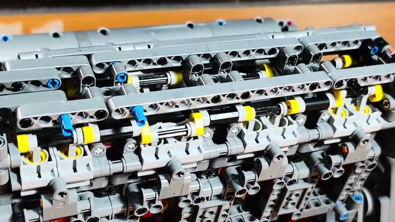 250116 Mould King V8 Engine Model